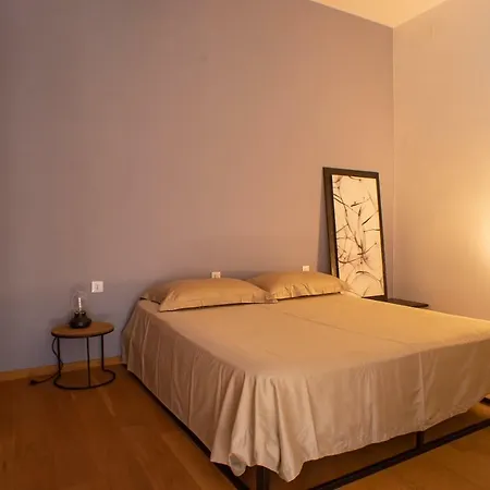 Iris Apartment *